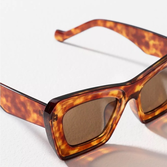NEW! Anthropologie Eyeking Beveled Cateye Tortoise Shell Sunglasses - Picture 3 of 8